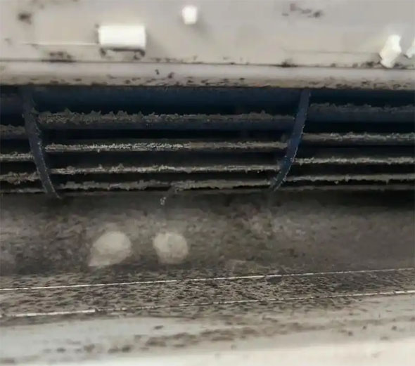 武穴空调吹的风有股烧焦味是怎么回事